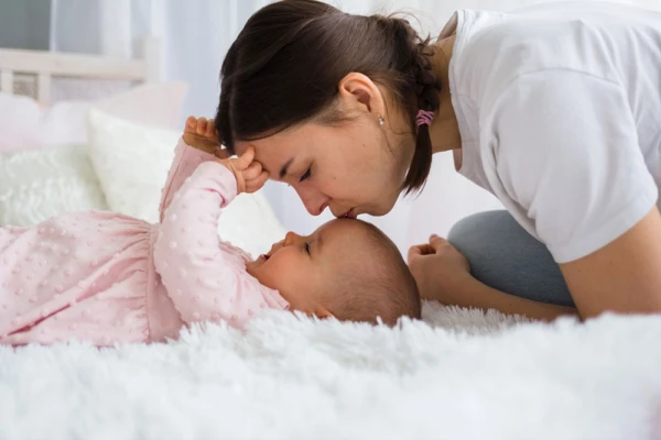 Emolienty – czym są i dlaczego mają kluczowe znaczenie dla skóry suchej i wrażliwej