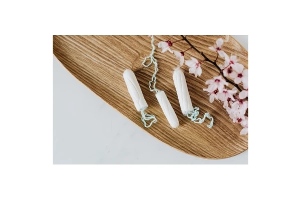 Jak prawidłowo założyć tampon? Poradnik krok po kroku.